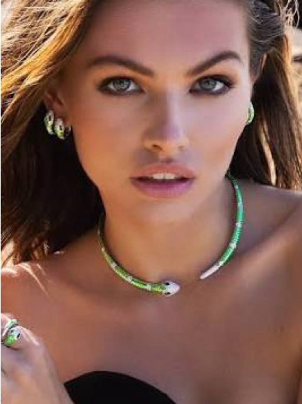 APM Monaco - Wonderland Collection - Green Snake Choker paved with crystals